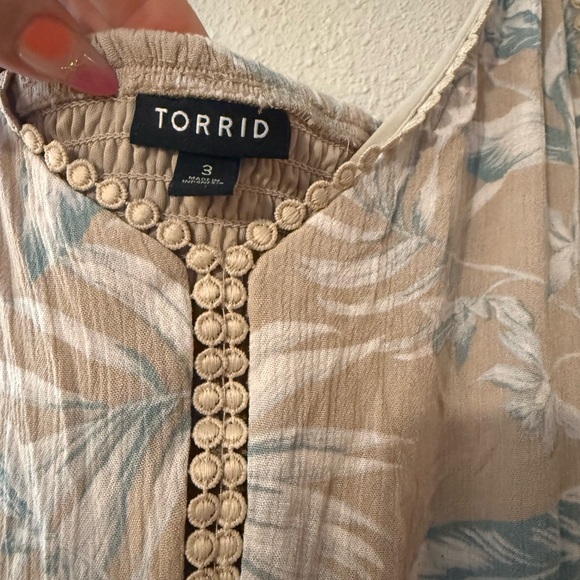 TORRID BEIGE & BLUE FLORAL CRINKLED GAUZE ROMPER SIZE 3 - Picture 6 of 7